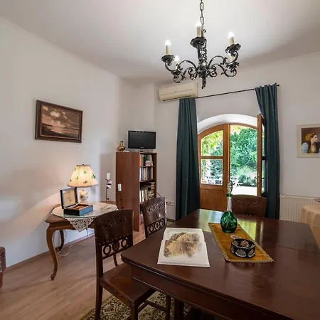 Kis Helikon Otel 4*