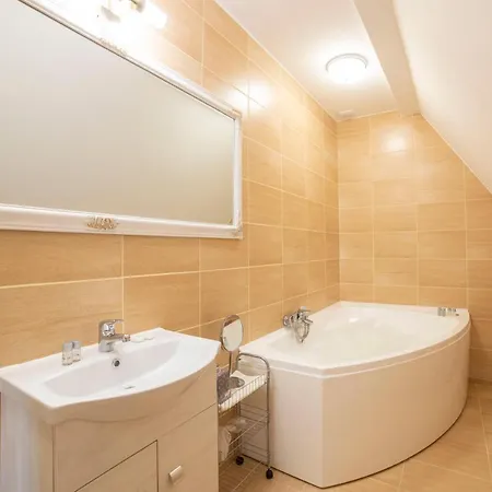 Kis Helikon ホテル 4*