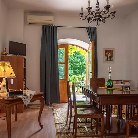 Kis Helikon ヘーヴィーズ